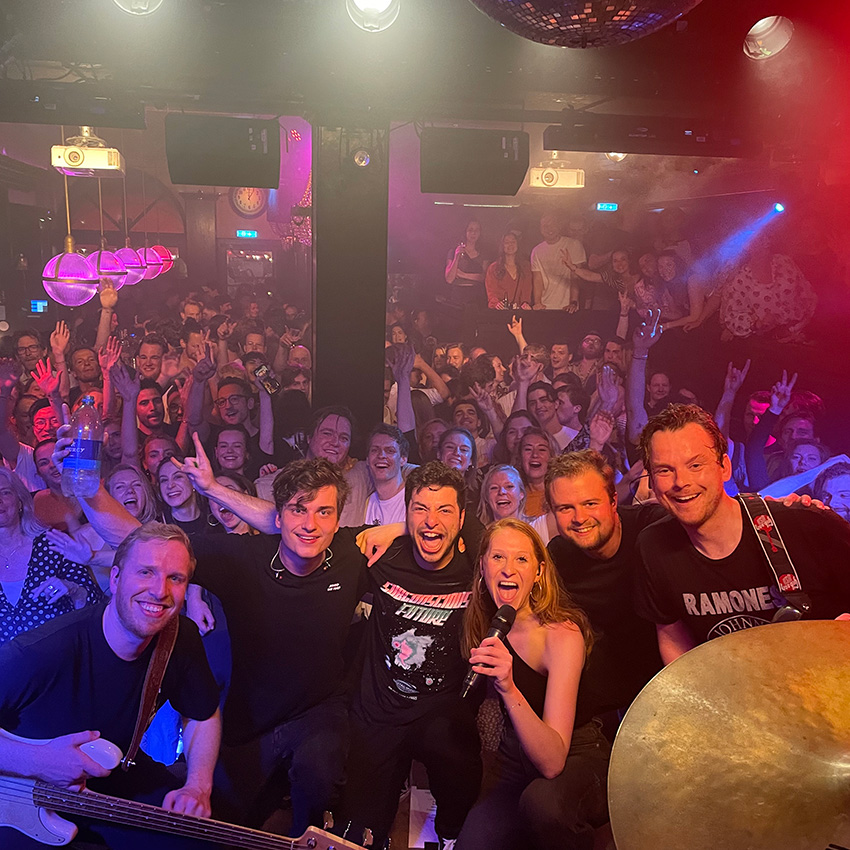 de cassette band is de feestband uit Amsterdam